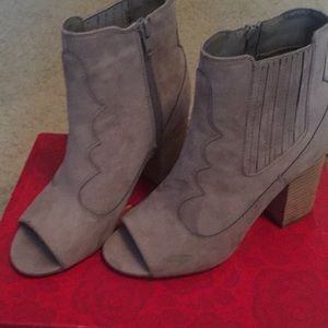 Carlos Santana Grey/Taupe suede peep toe booties